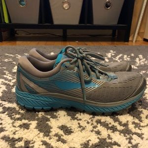 Brooks Ghost 10 women’s running sneaker
